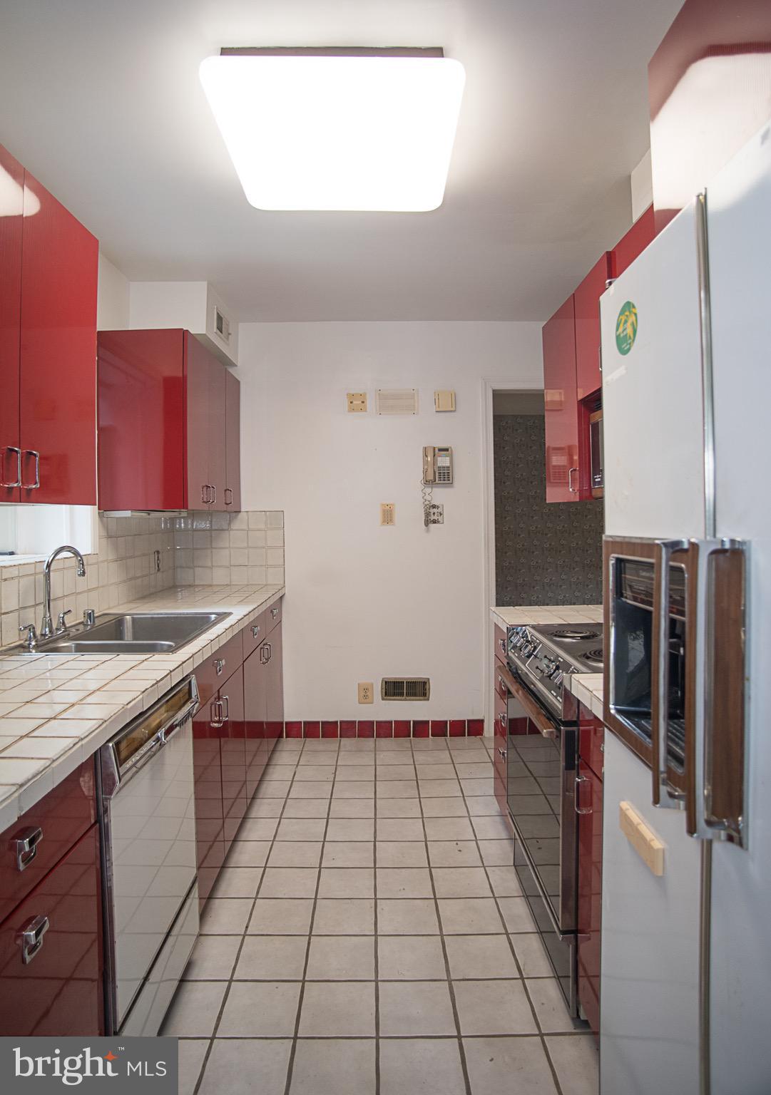 3656 Military Road Arlington, VA 22207 - Photo 14 of 29 Retro 80's Kitchen
