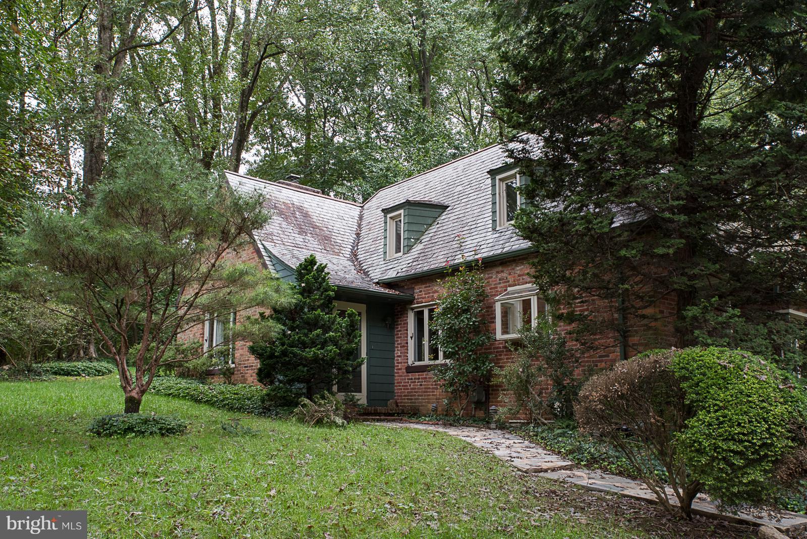 3656 Military Road Arlington, VA 22207 - Photo 3 of 29 Exterior (Front)