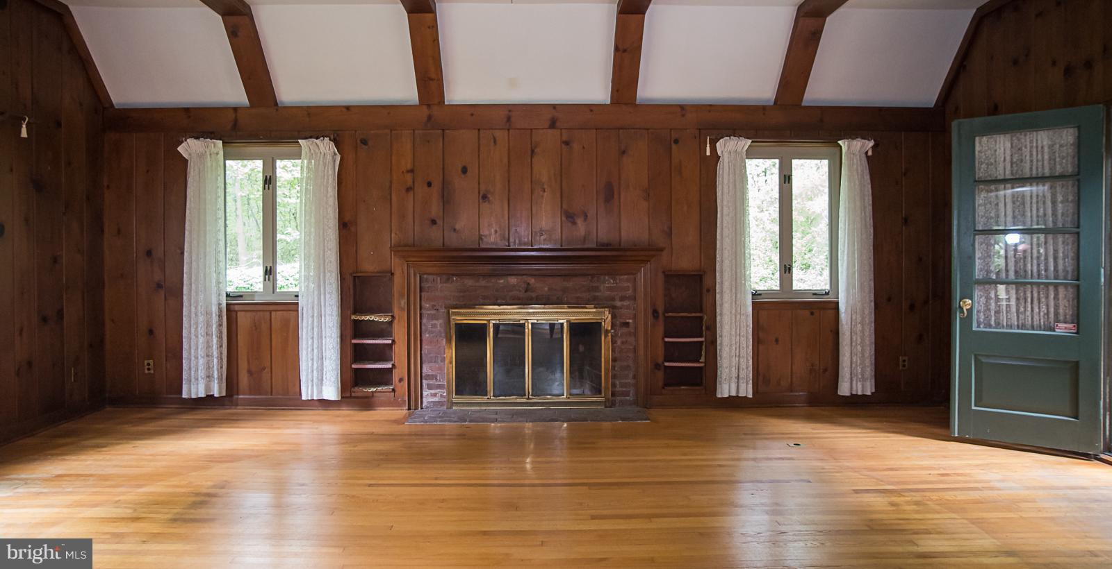 3656 Military Road Arlington, VA 22207 - Photo 9 of 29 Living Room with Vaulted Ceilings