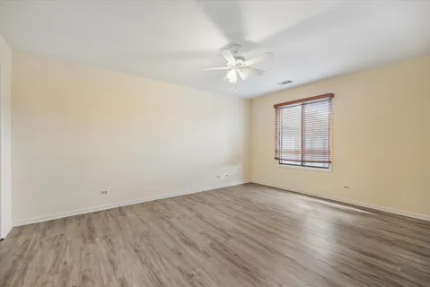 $275,000 | 826 Thornton Court, Unit 2AL, Schaumburg, IL 60193