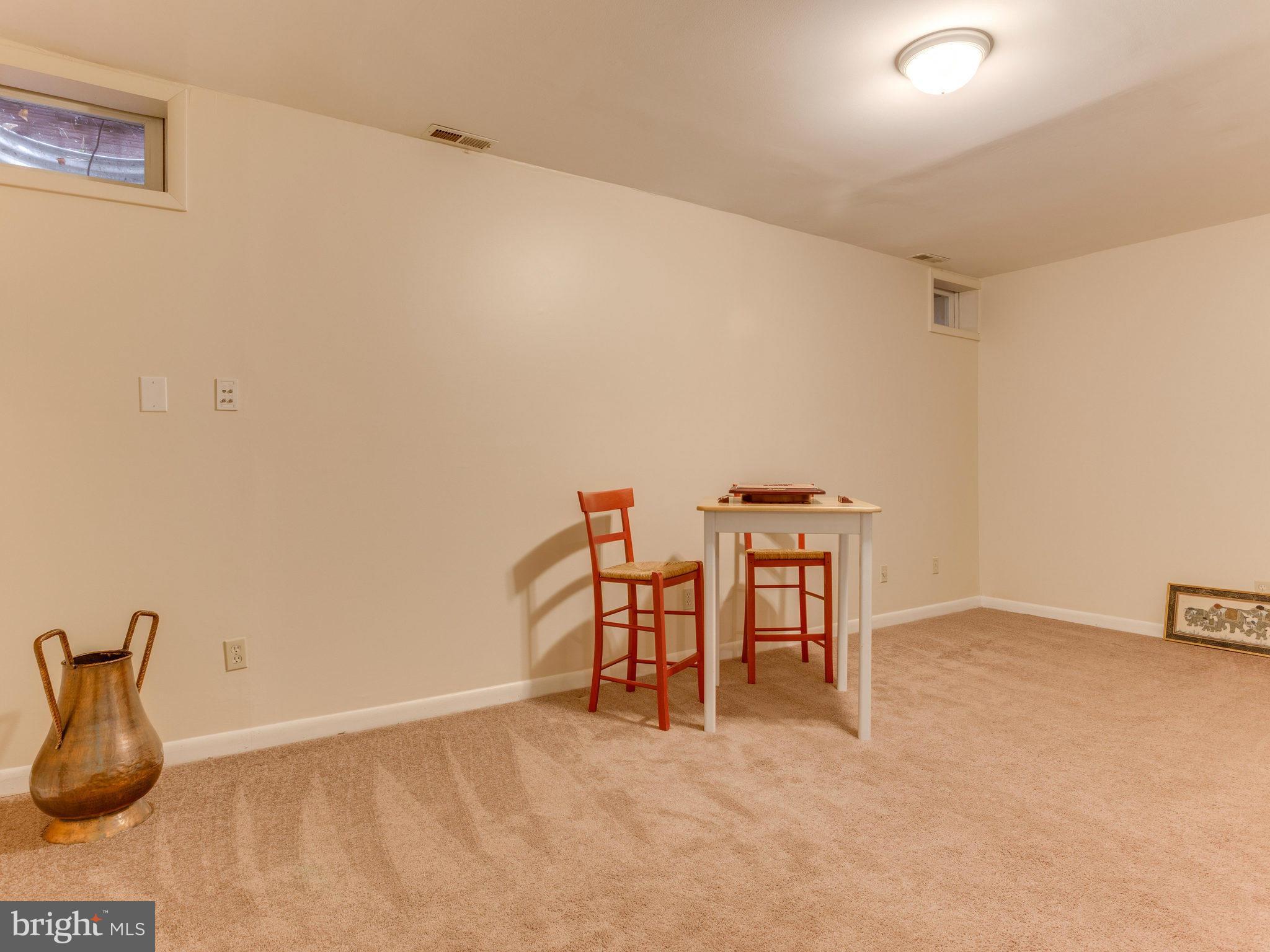 1658 Valencia Way Reston, VA 20190 - Photo 13 of 21 Family Room