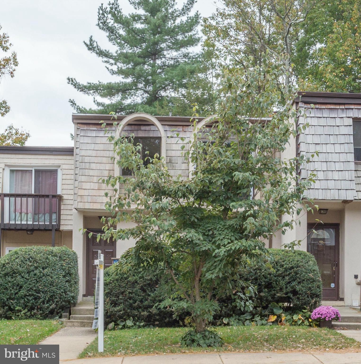 1658 Valencia Way Reston, VA 20190 - Photo 15 of 21 Exterior (Front)