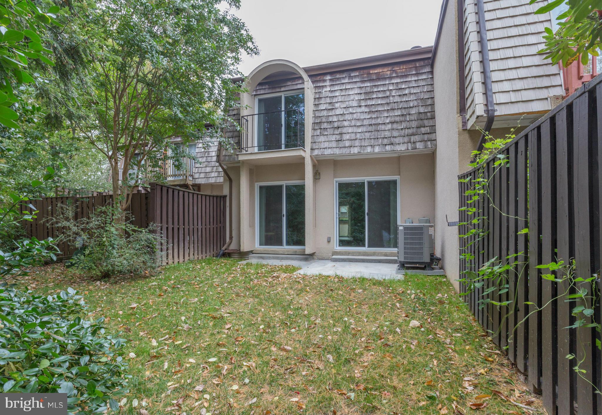 1658 Valencia Way Reston, VA 20190 - Photo 16 of 21 Exterior (Rear)