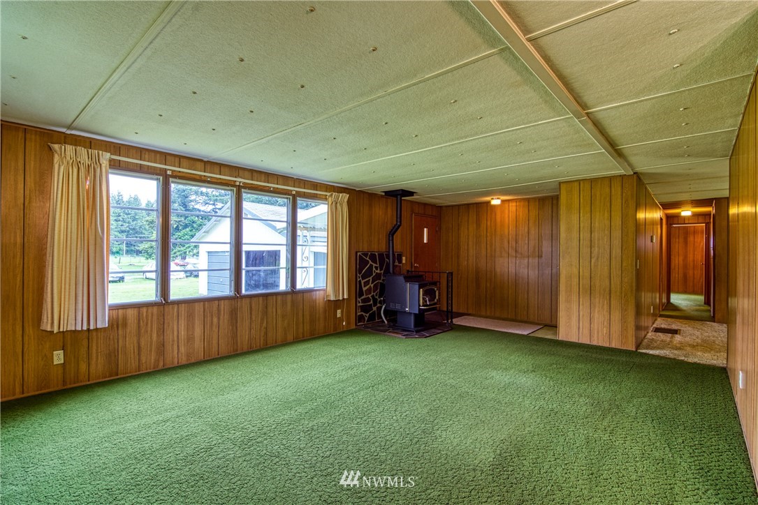 17638 Jordan Street Southwest Rochester, WA 98579 - Photo 5 of 34