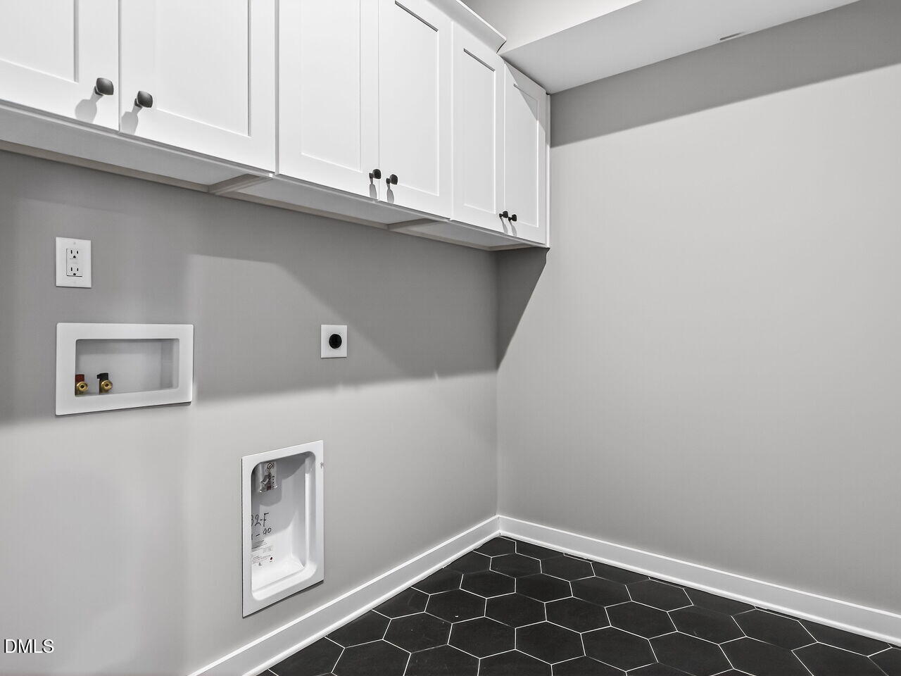 1523 Sunrise Avenue Raleigh, NC 27608 - Photo 14 of 30 008-1280x960-laundry-room