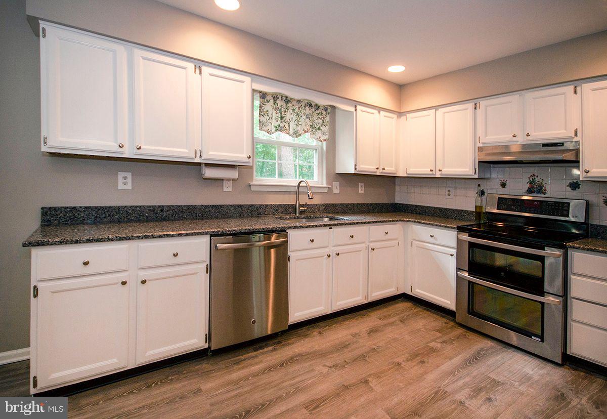 16 Militia Hill Road Sicklerville, NJ 08081 - Photo 3 of 38 Kitchen: Stainless Steel Appliance, Recessed Ltg,