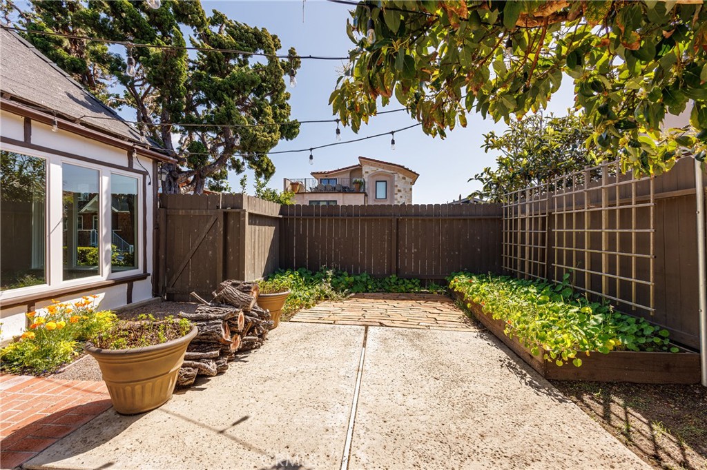 351 Hazel Drive Corona del Mar, CA 92625 - Photo 27 of 58 a view of garden with patio