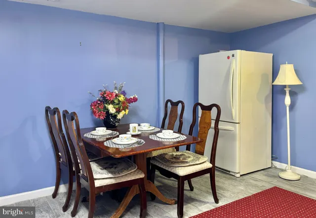 $1,800 | 5632 Inverchapel Road, Springfield, VA 22151