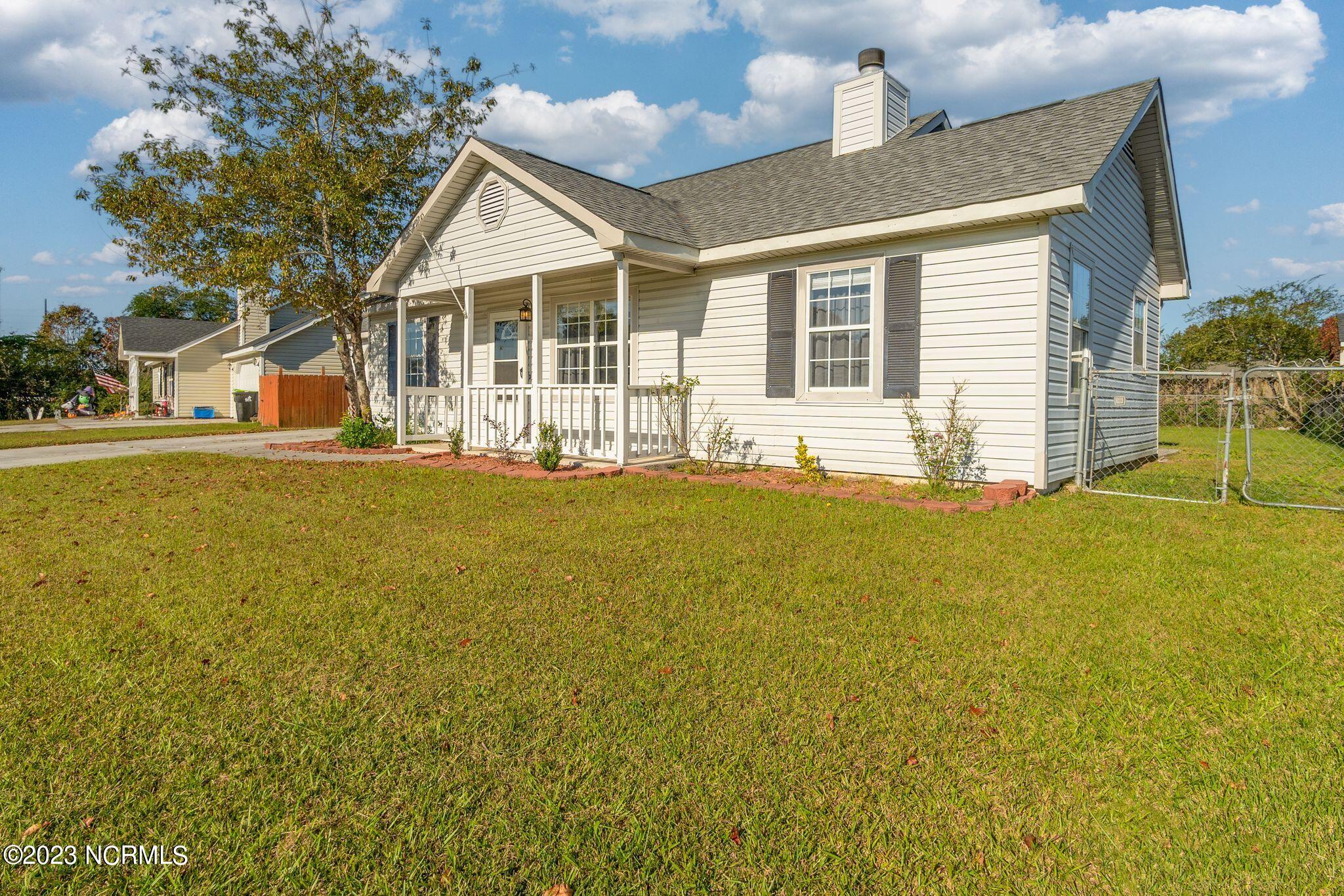 113 Parnell Road Hubert, NC 28539 - Photo 4 of 30 113 Parnell Rd-4