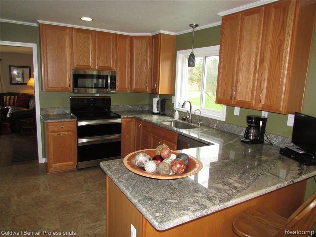 9111 Denton Hill Road Fenton, MI 48430 - Photo 5 of 42 IMG_9900.JPG