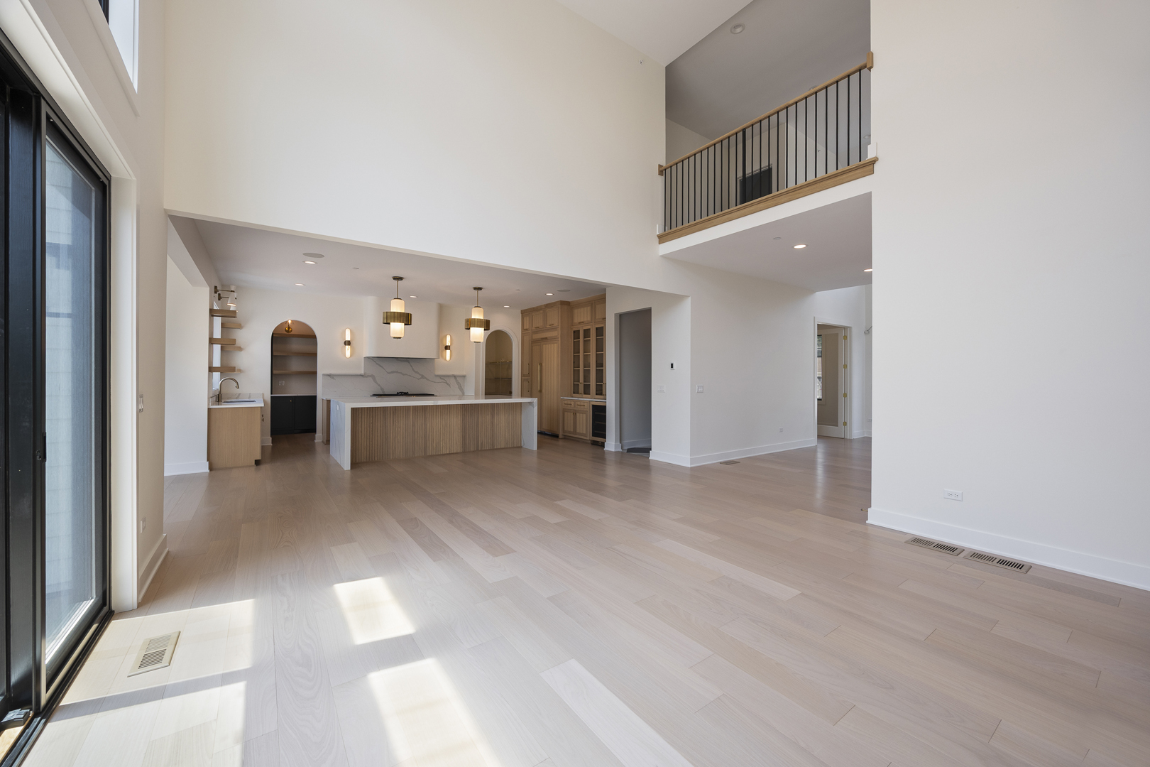 11901 Heritage Drive Burr Ridge, IL 60527 - Photo 18 of 47 a view of a livingroom with furniture and a kitchen