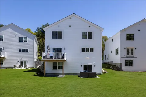 $899,000 | 9 Stoneridge Road, Smithfield, RI 02917