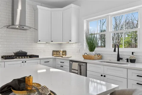 $899,000 | 9 Stoneridge Road, Smithfield, RI 02917