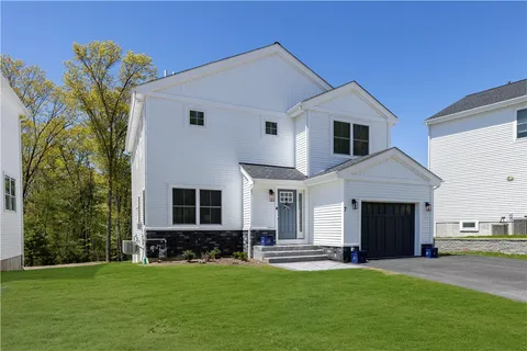 $899,000 | 9 Stoneridge Road, Smithfield, RI 02917