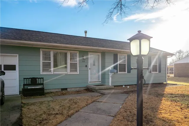 $179,000 | 318 North Drive, Marshall, MO 65340