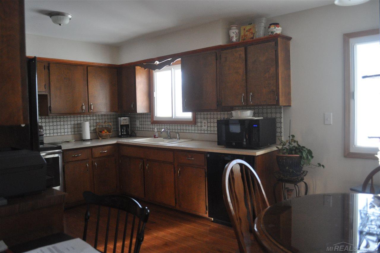 7041 Hatchery Road Waterford, MI 48327 - Photo 23 of 35 31367714-22.JPG