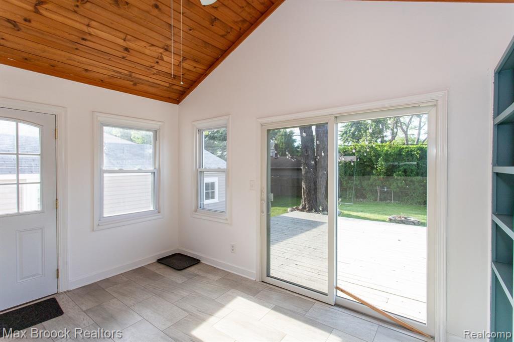 2182 Cambridge Road Berkley, MI 48072 - Photo 14 of 45