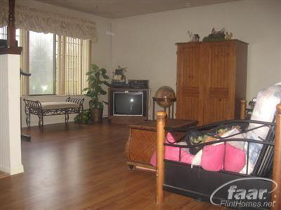 12172 Torrey Road Fenton, MI 48430 - Photo 7 of 14 20208743-6.JPG