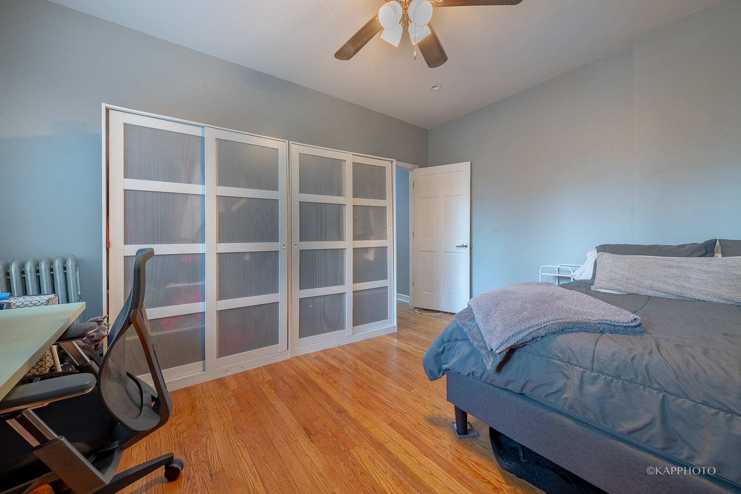 1323 West Addison Street, Unit 1B Chicago, IL 60613 - Photo 23 of 25 a bedroom with a bed and a desk
