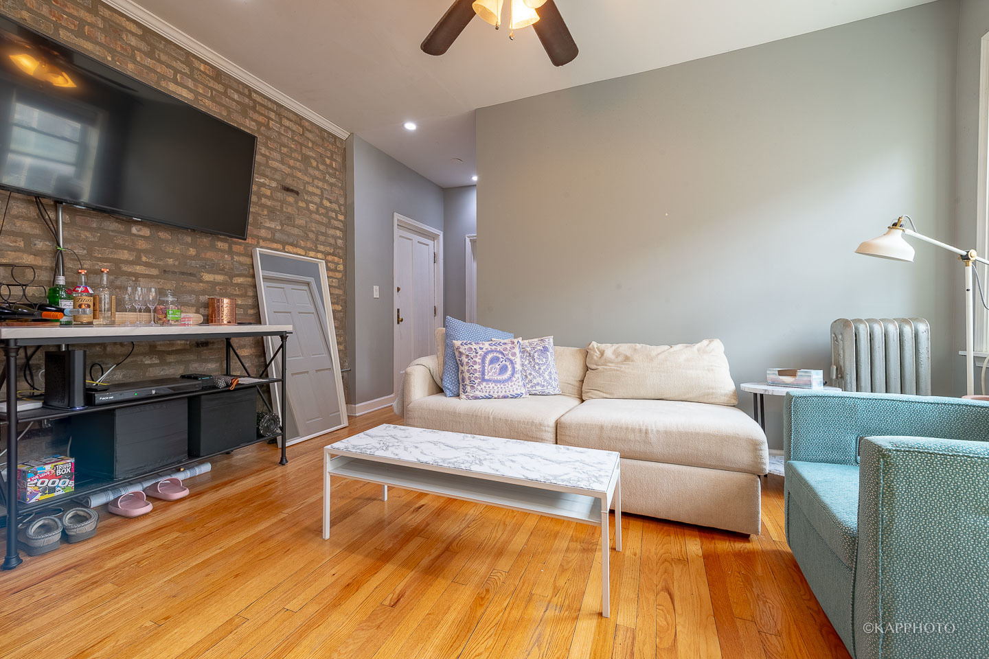 1323 West Addison Street, Unit 1B Chicago, IL 60613 - Photo 9 of 25 a living room with furniture and a flat screen tv