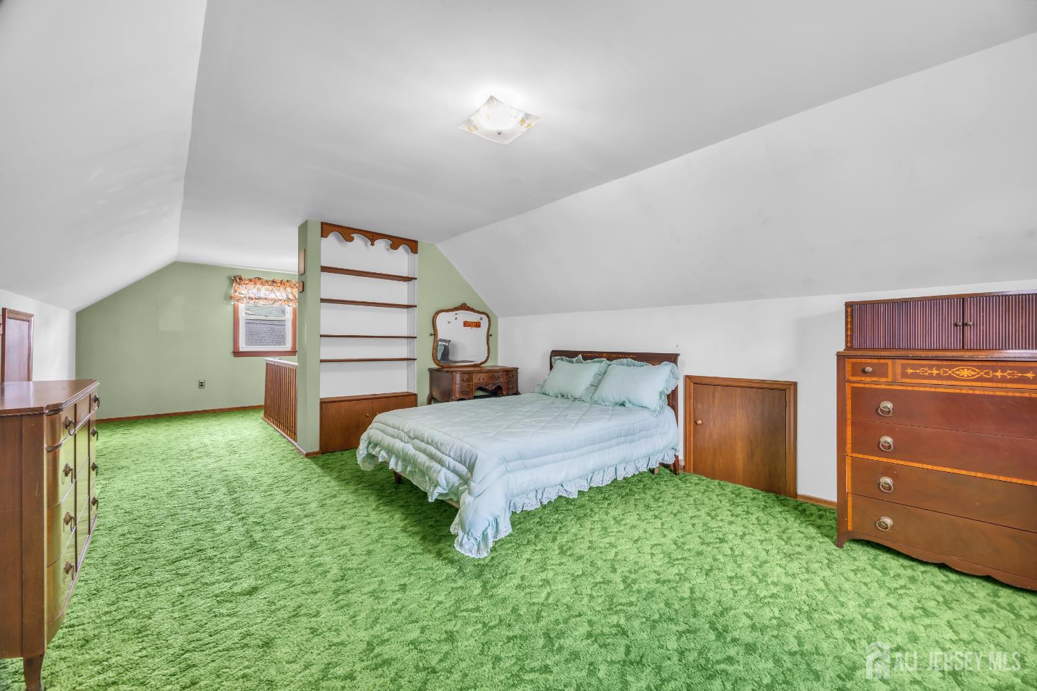 143 Safran Avenue Edison, NJ 08837 - Photo 10 of 35 a bedroom with a bed and a dresser