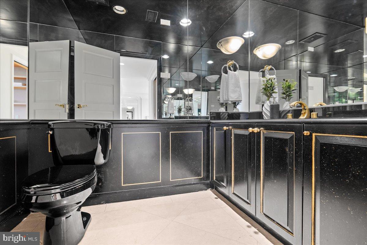 1530 Key Boulevard, Unit 1310 Arlington, VA 22209 - Photo 9 of 37 Sleek black and gold bathroom elegance.