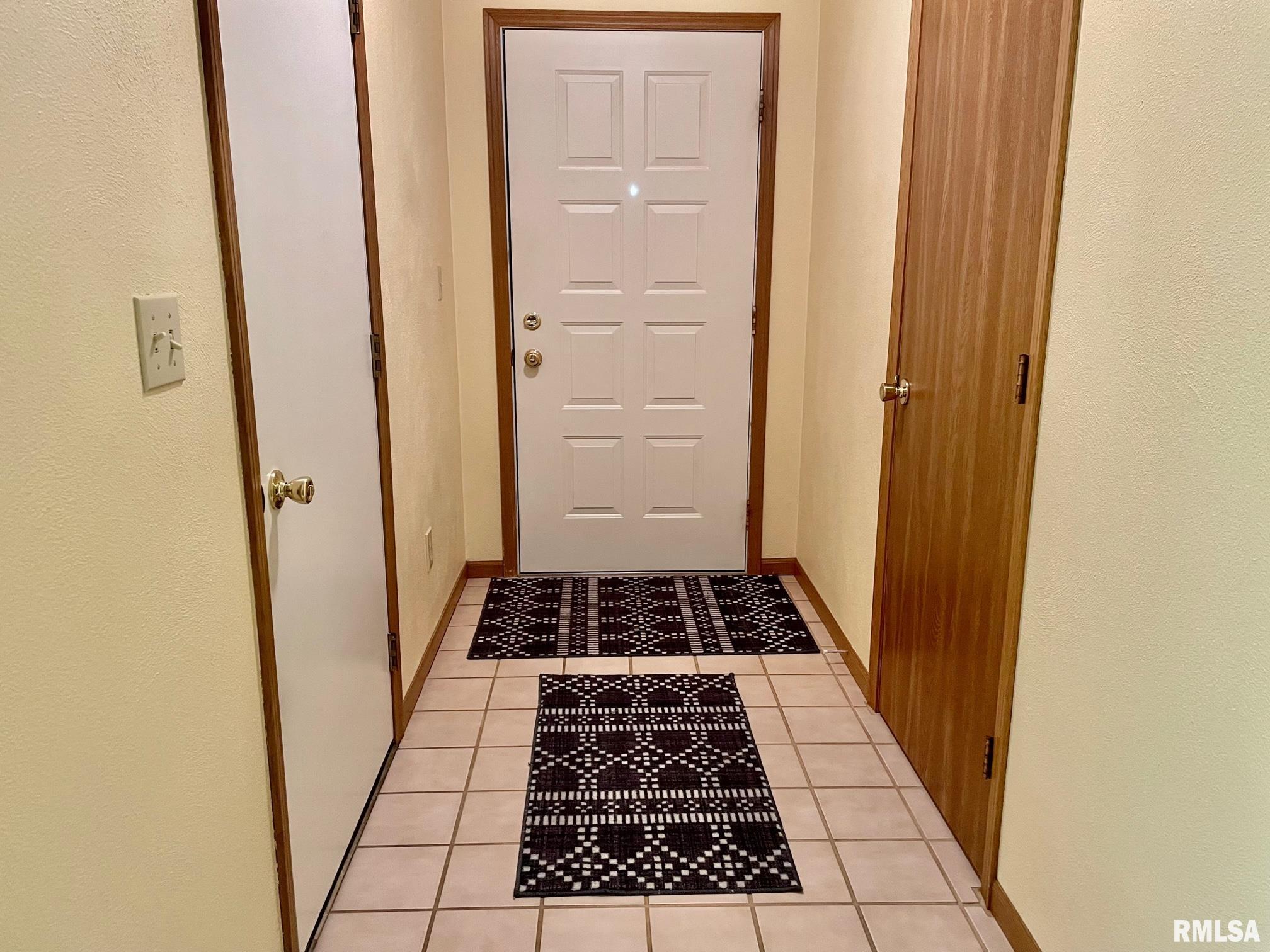 2605 Chase Drive Springfield, IL 62704 - Photo 3 of 23