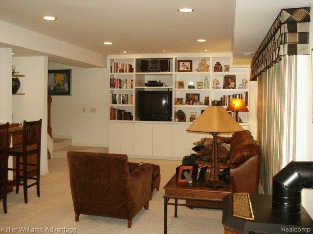 4958 Lexington Court Rochester, MI 48306 - Photo 12 of 17 4958 Lexington Ct. Rochester 48306 009.jpg