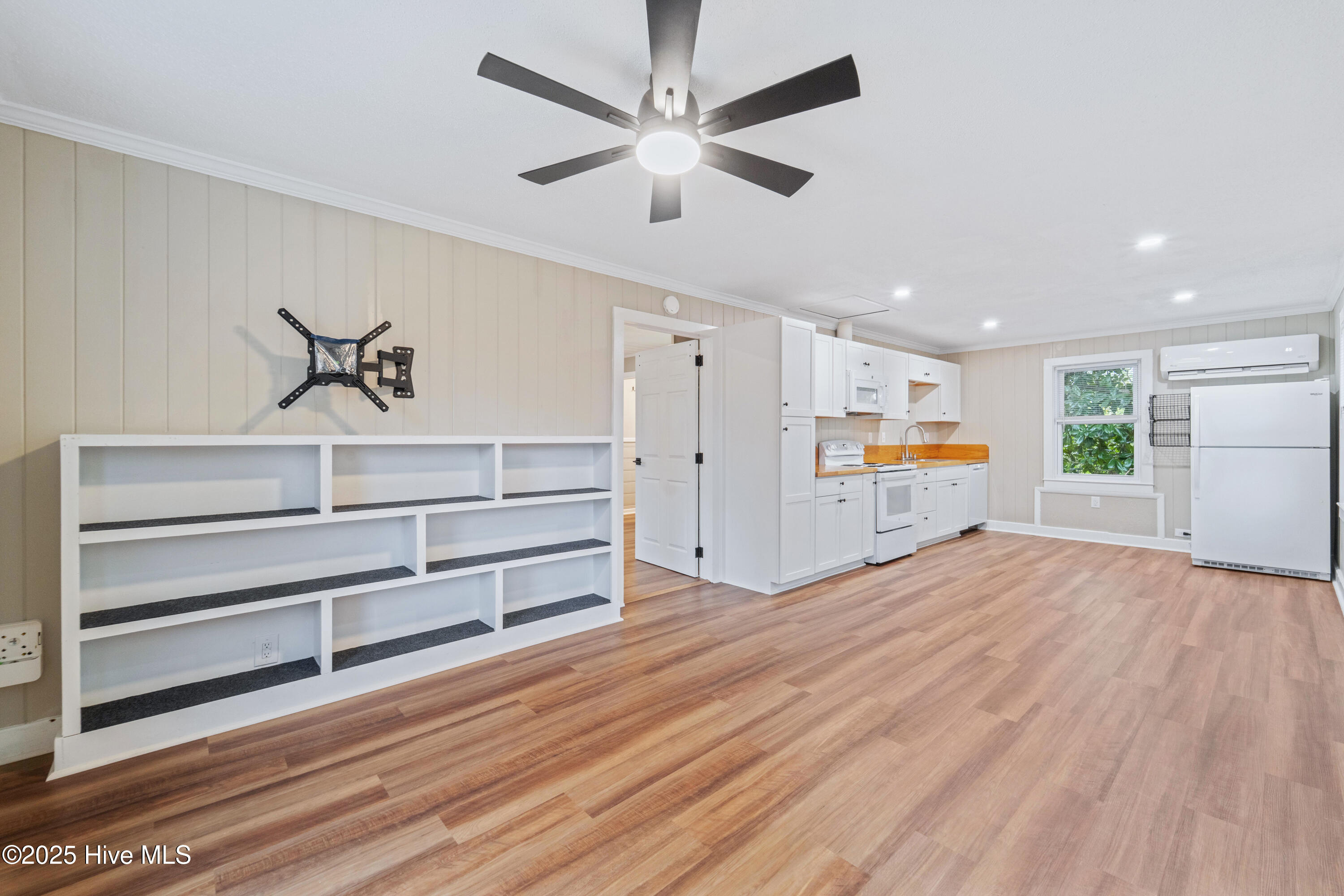 211 Brentwood Avenue, Unit A Jacksonville, NC 28540 - Photo 6 of 38 Living Room