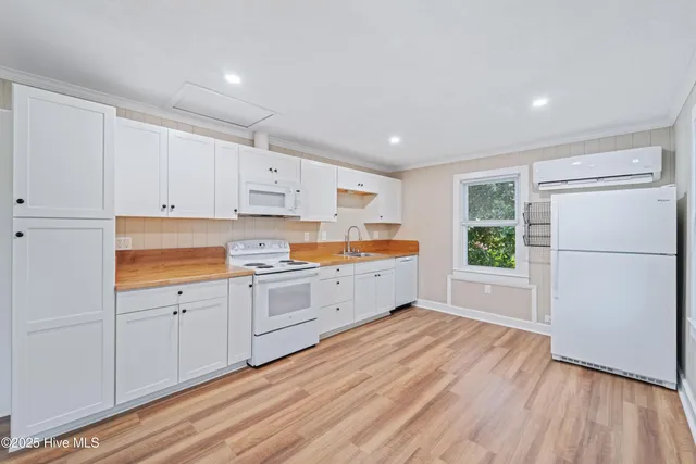 $995 | 211 Brentwood Avenue, Unit A, Jacksonville, NC 28540