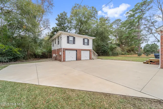 $995 | 211 Brentwood Avenue, Unit A, Jacksonville, NC 28540