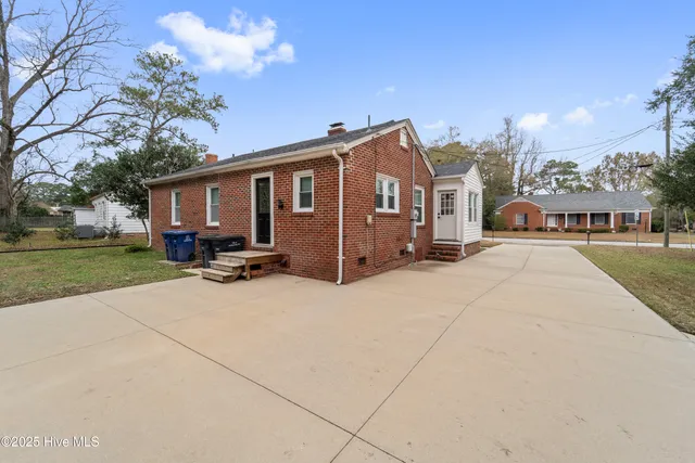 $995 | 211 Brentwood Avenue, Unit A, Jacksonville, NC 28540