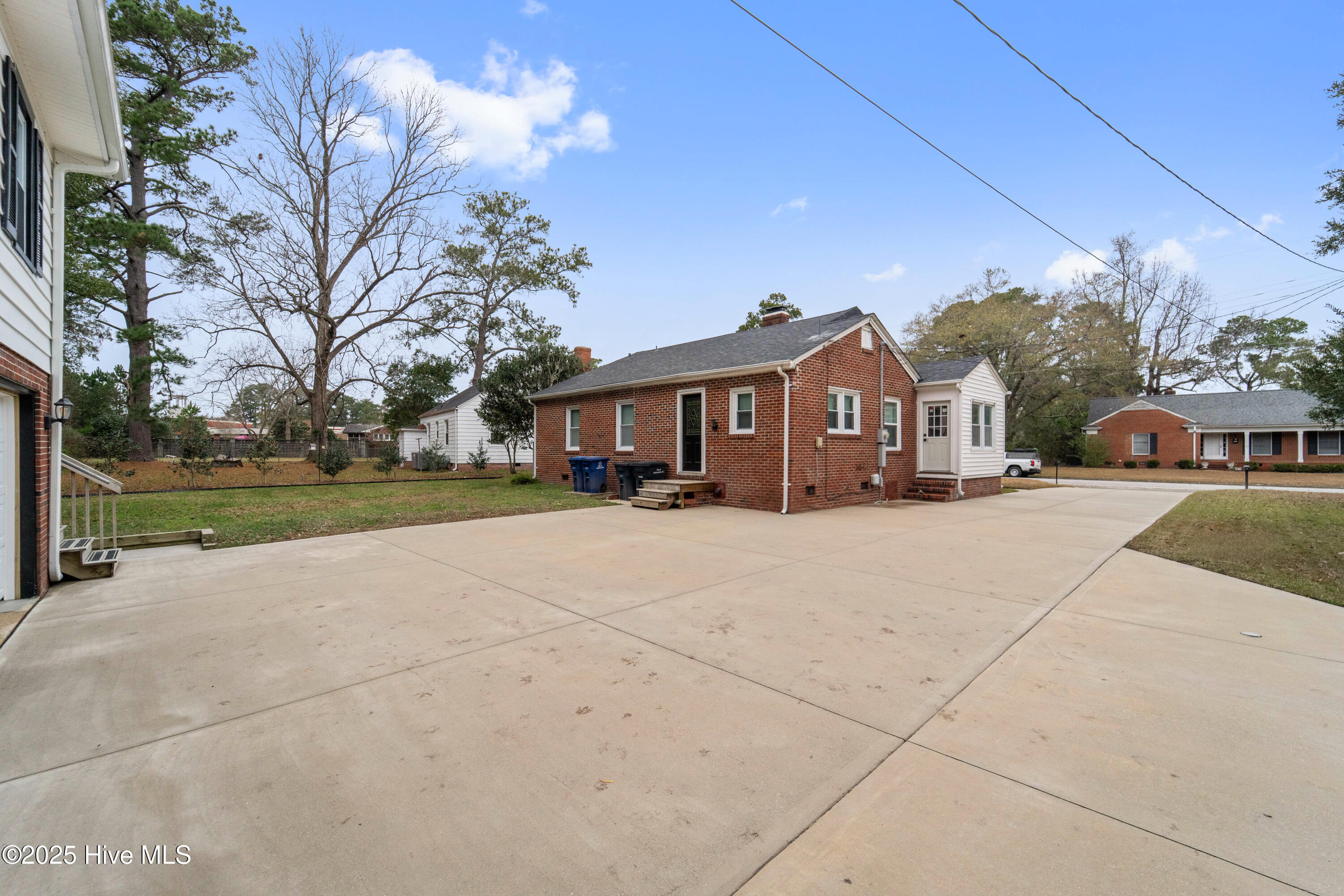 211 Brentwood Avenue, Unit A Jacksonville, NC 28540 - Photo 24 of 38 Driveway