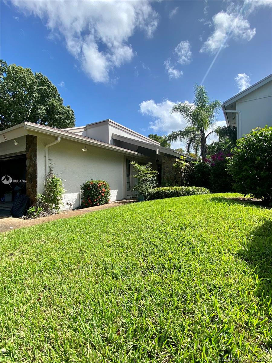 5 Foxfire Road Hollywood, FL 33021 - Photo 1 of 4 Gallery Image 1