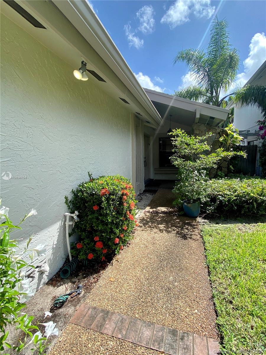 5 Foxfire Road Hollywood, FL 33021 - Photo 3 of 4 Gallery Image 3