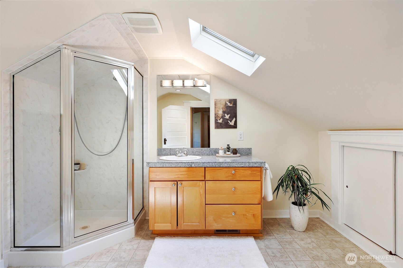 1812 North 39th Street Seattle, WA 98103 - Photo 20 of 27 Gallery Image 20