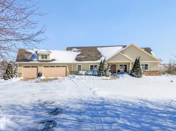 $799,900 | 7864 Noah Lane, Wayne, WI 53090