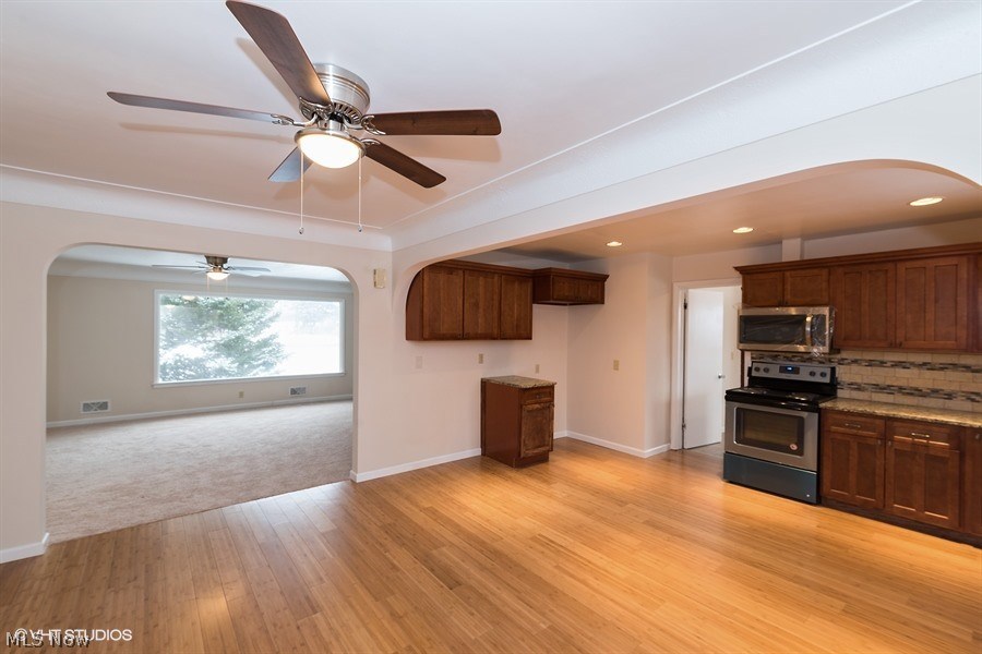 6364 Stumph Road Cleveland, OH 44130 - Photo 7 of 22