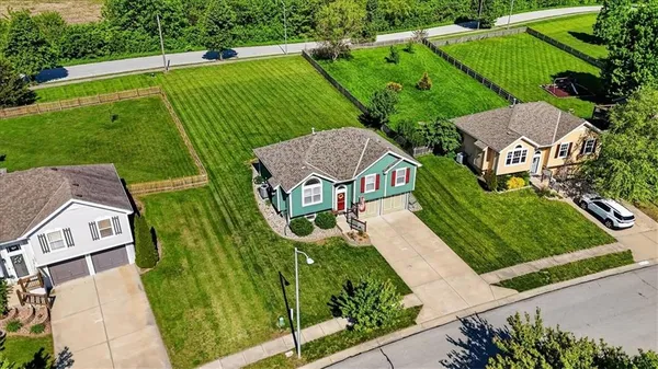 $340,000 | 11326 North Ewing Avenue, Kansas City, MO 64156