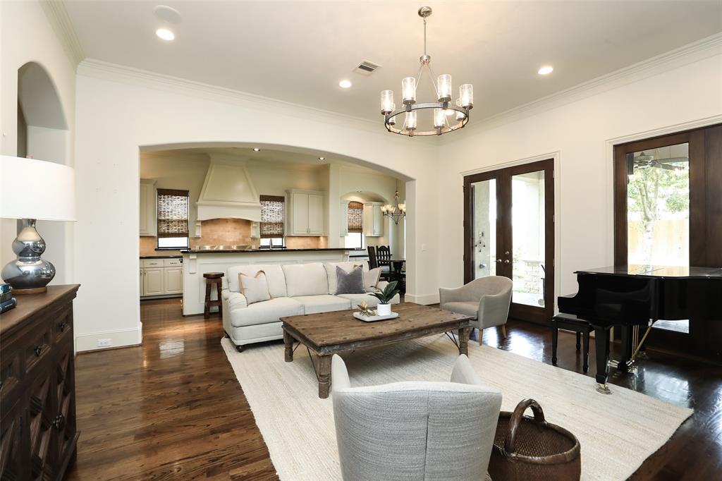 2036 Addison Road, Houston, TX 77030 Compass