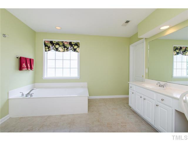 7565 Silver View Lane Raleigh, NC 27613 - Photo 13 of 25 Master Bath/Spa