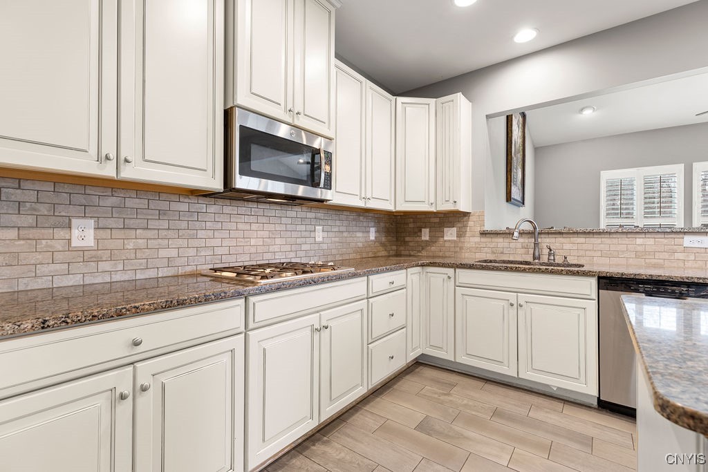 8490 Melo Circle Clay, NY 13041 - Photo 25 of 47