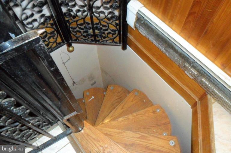 11610 Emack Road Beltsville, MD 20705 - Photo 20 of 25 Staircase