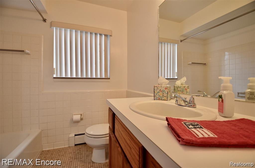 465 Miller Avenue, Unit 106 Rochester, MI 48307 - Photo 28 of 46 Bathroom