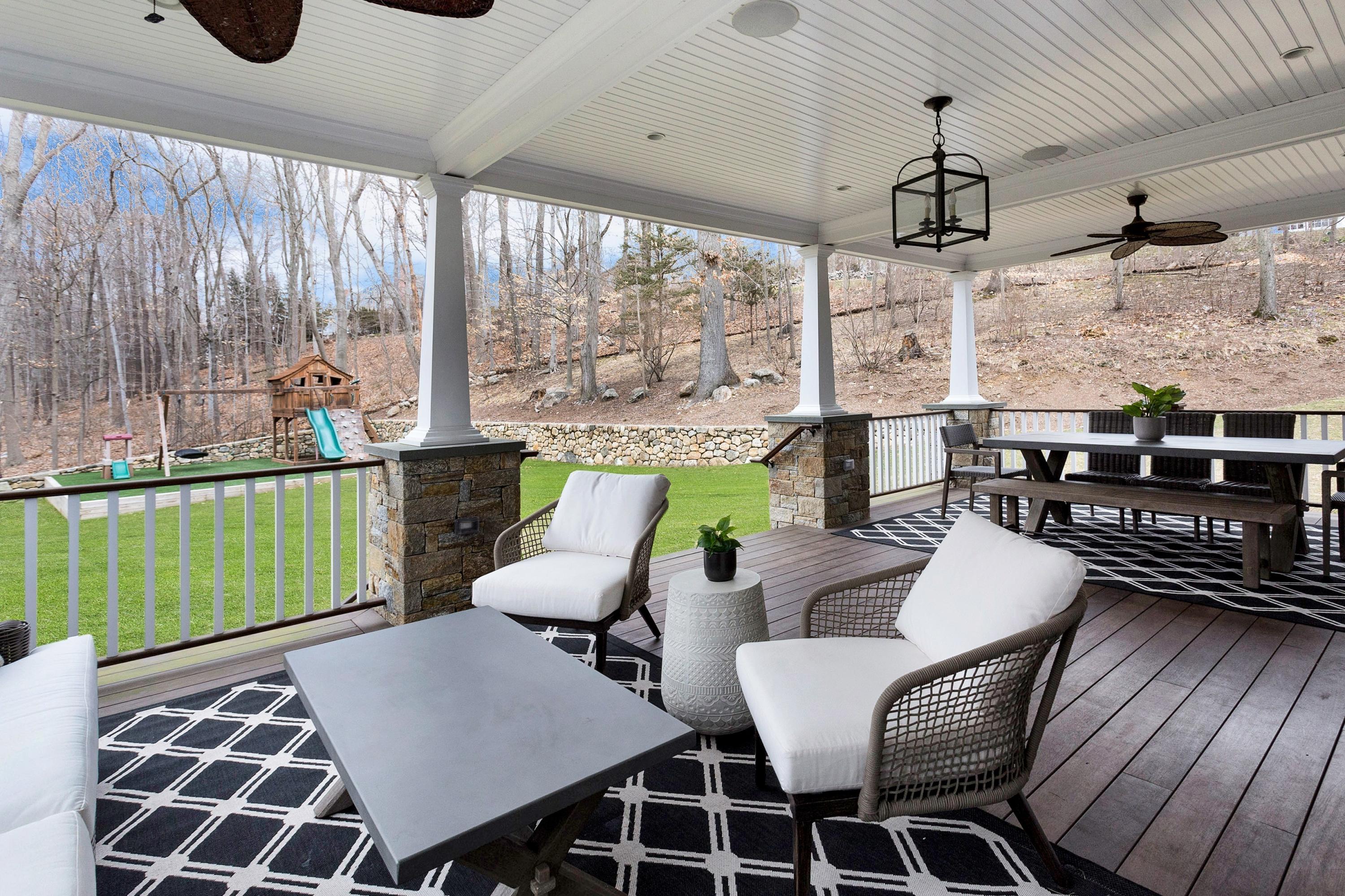 33 Briar Brae Road Darien, CT 06820 - Photo 30 of 37 a living room with furniture