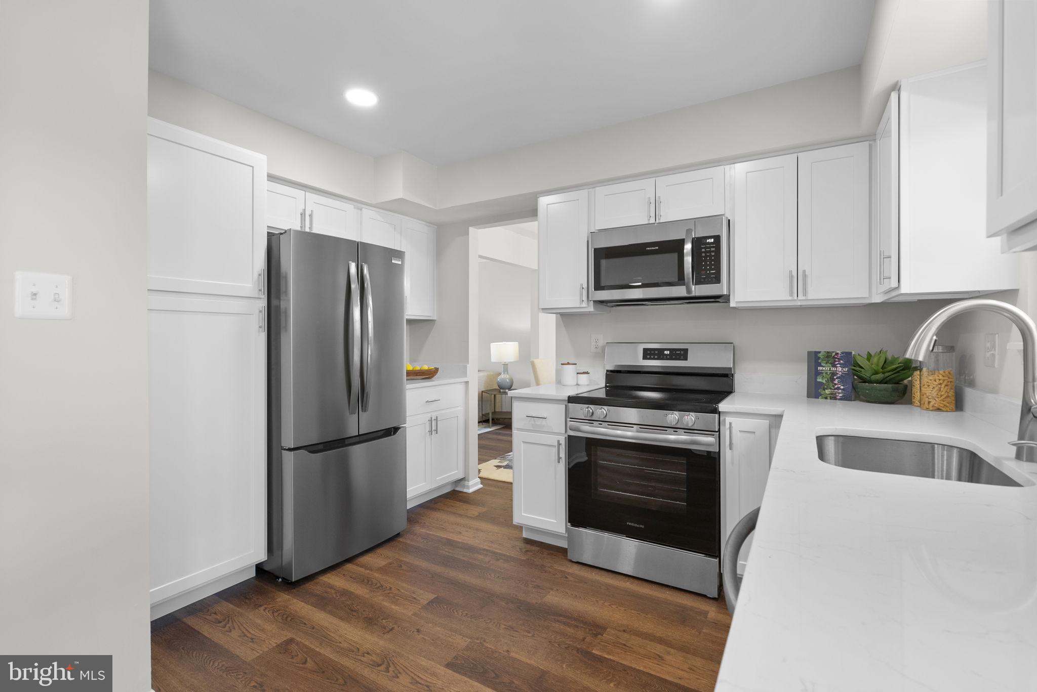 8 Seville Way Gaithersburg, MD 20878 - Photo 10 of 45 a kitchen with a refrigerator stove and microwave