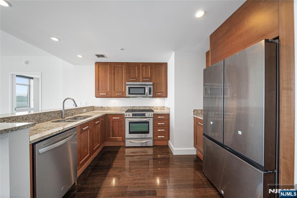 8100 River Road, Unit 915 North Bergen, NJ 07047 - Photo 4 of 39