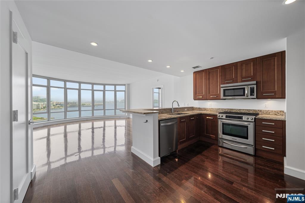 8100 River Road, Unit 915 North Bergen, NJ 07047 - Photo 8 of 39