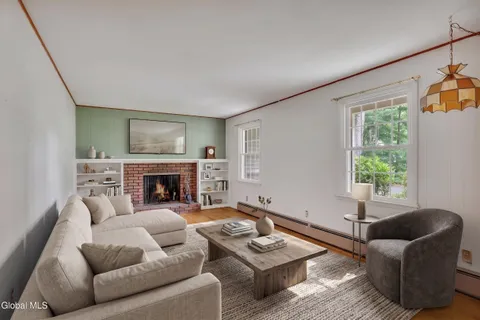 $450,000 | 9 Chestnut Lane, Clifton Park, NY 12065