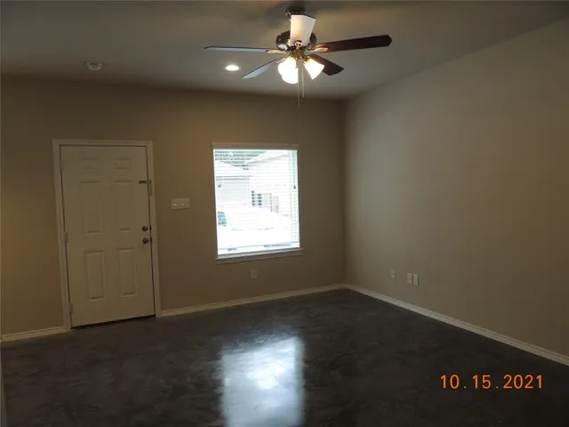 $1,275 | 615 Hayman Street, Huntsville, TX 77340